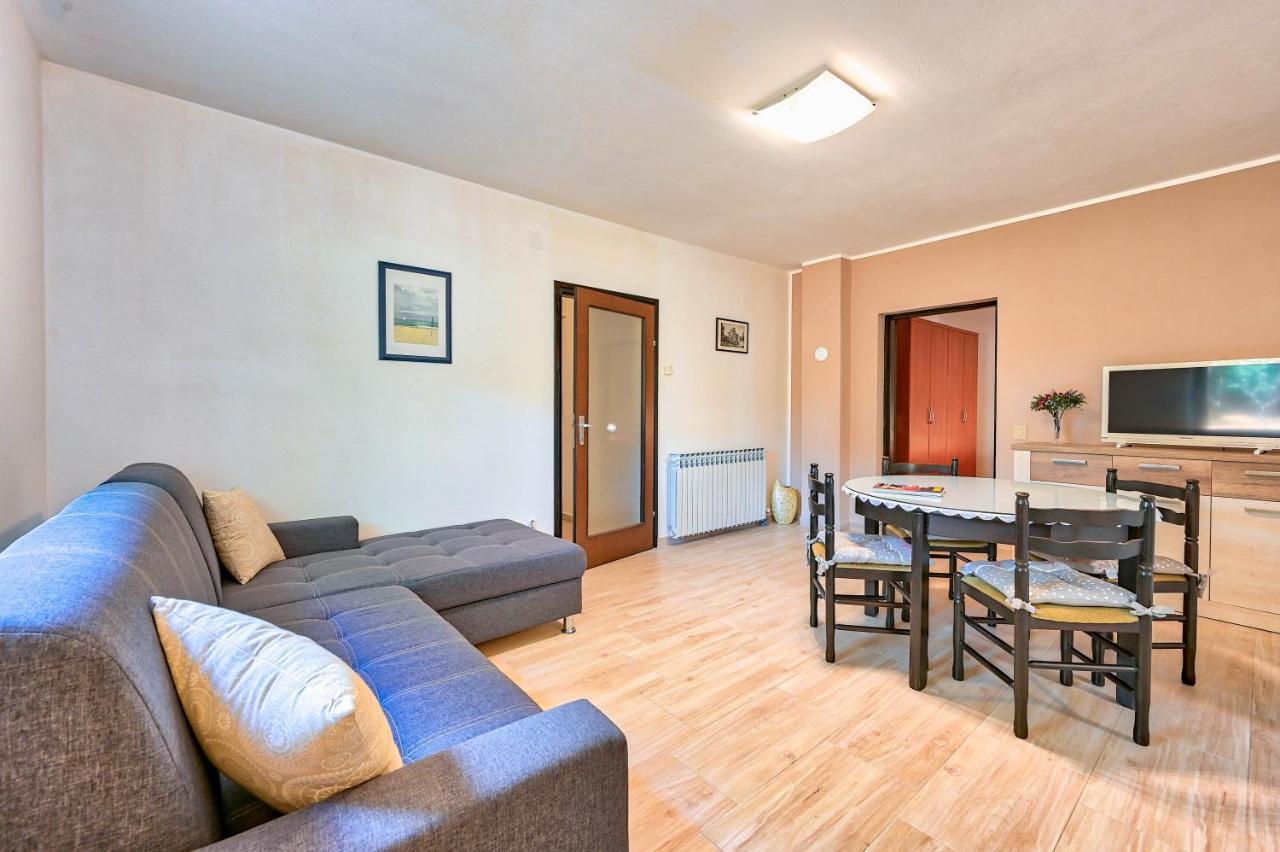 Iby Apartment Pula Luaran gambar