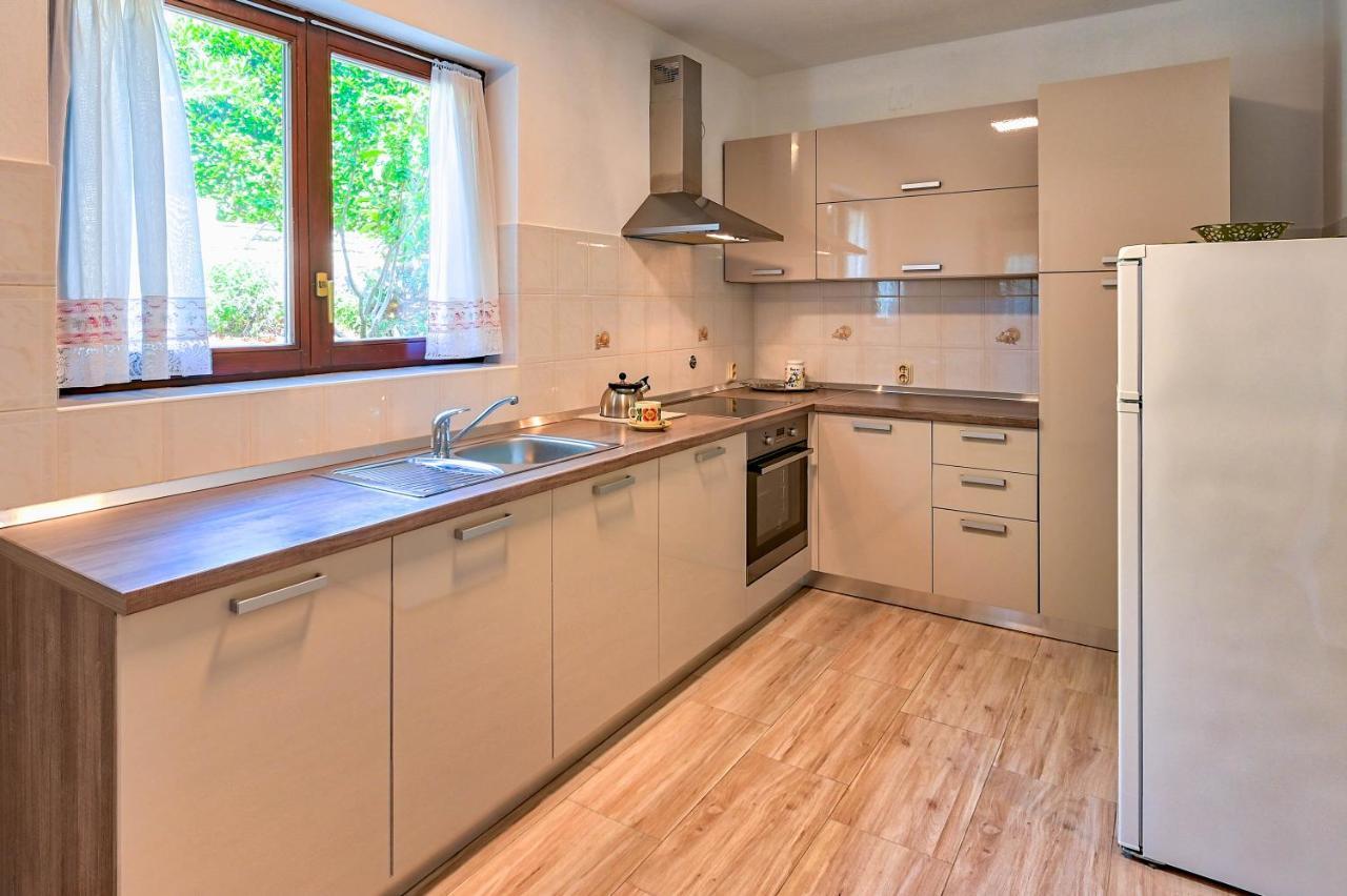Iby Apartment Pula Luaran gambar