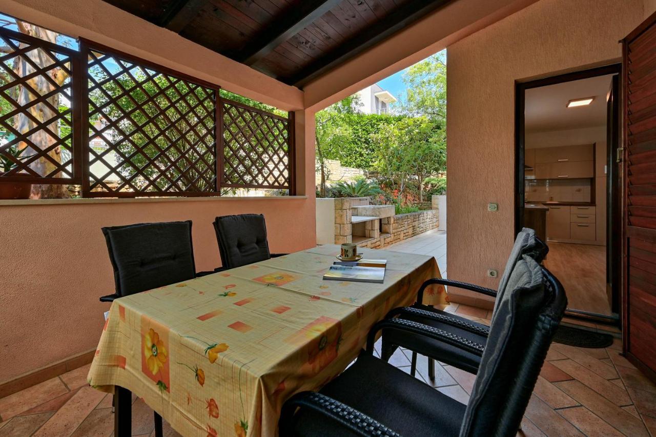 Iby Apartment Pula Luaran gambar